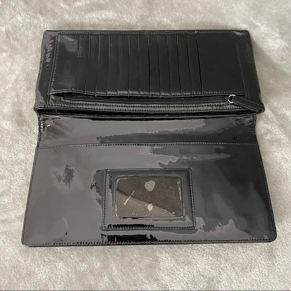 Tarnish Patent Black Wallet Clutch 13 Card Zipper Trim Detail - Picture 5 of 11